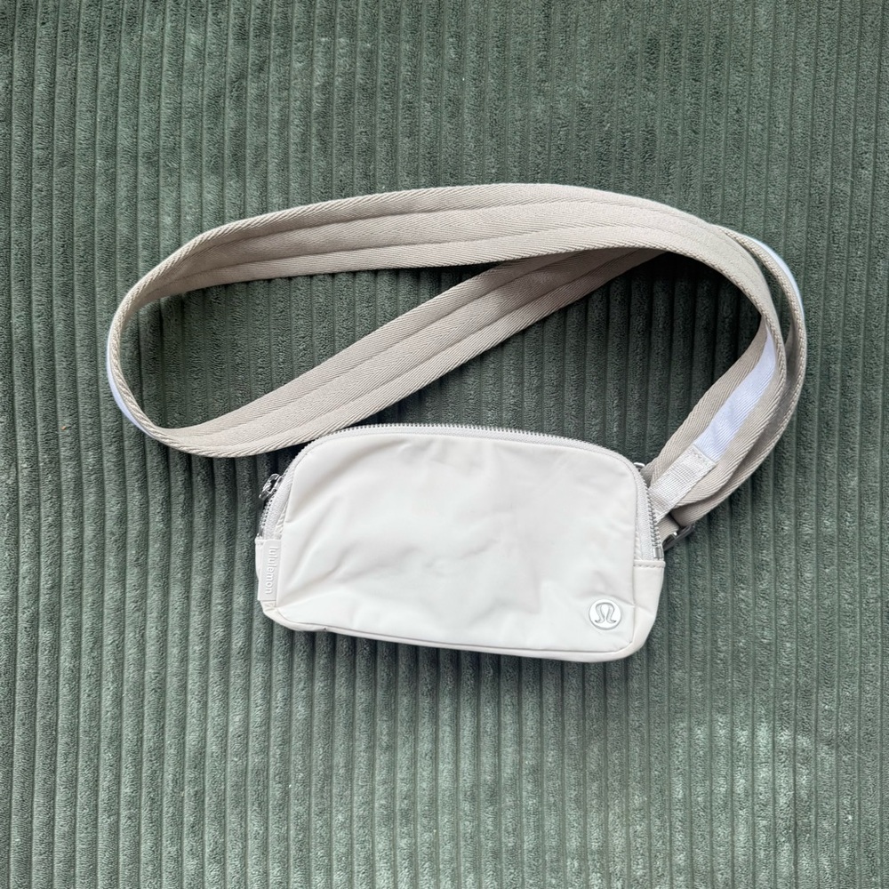 Lululemon Everyday Belt Bag mini .75L in one